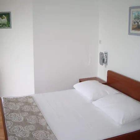 Apartment Josip Ii - 150 M From With Free Parking Baska Voda