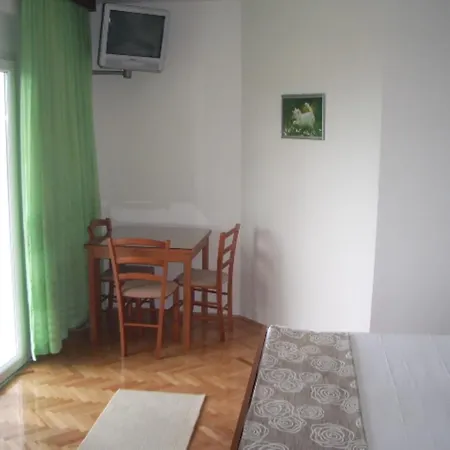 Apartment Josip Ii - 150 M From With Free Parking