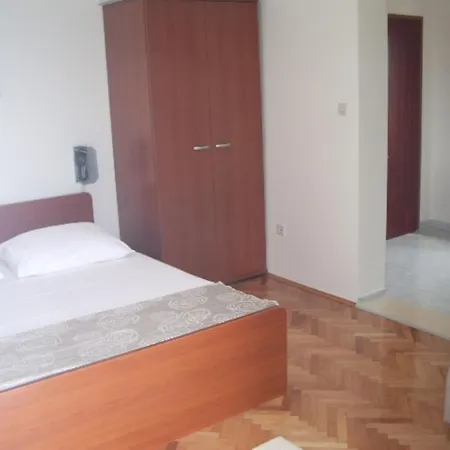 Apartment Josip Ii - 150 M From With Free Parking Baska Voda
