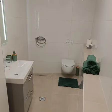 Apartment Josip Ii - 150 M From With Free Parking Baska Voda