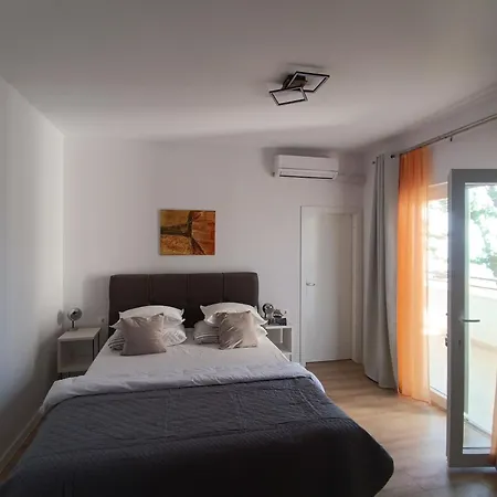 Josip Ii - 150 M From With Free Parking Apartment *