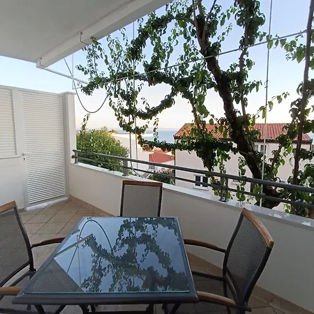 Apartment Josip Ii - 150 M From With Free Parking